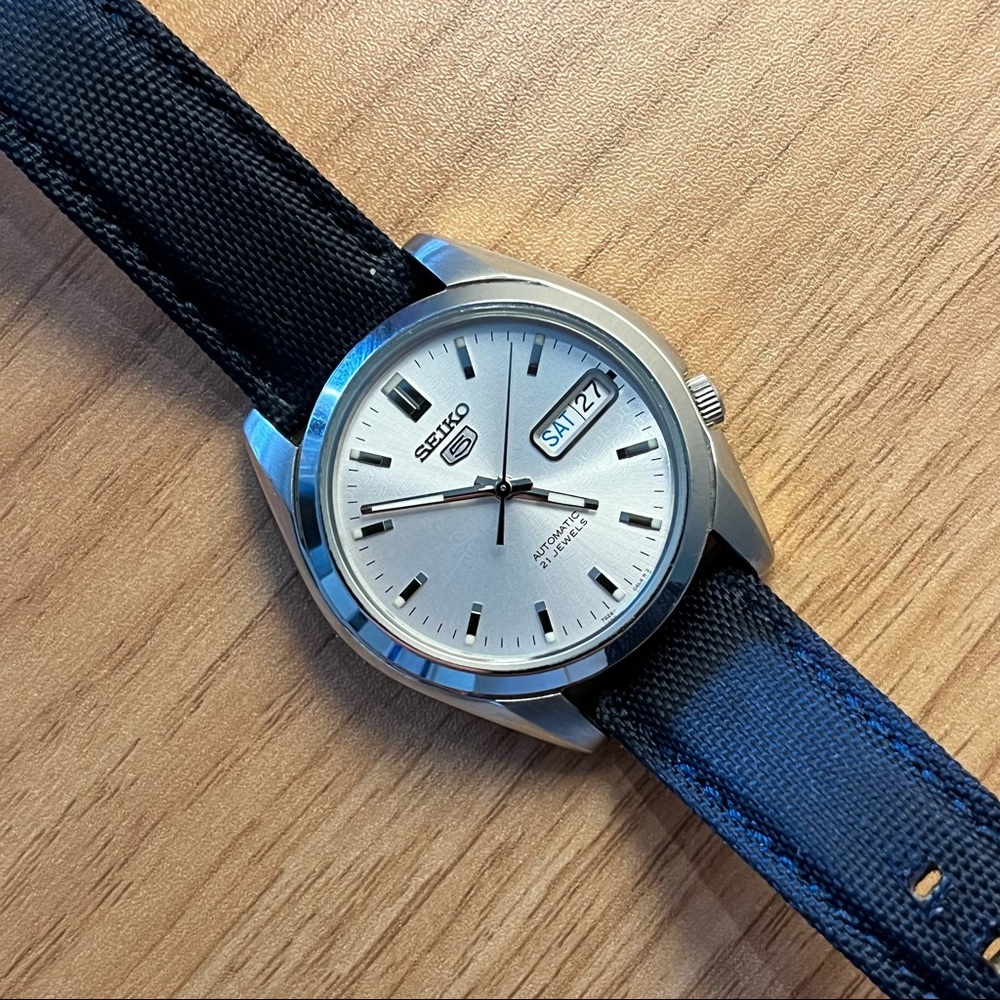 SEIKO 5 (SNK355) AUTOMATIC 36mm STAINLESS STEEL WATCH W/ 2 BANDS INCLUDED